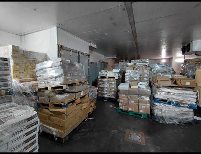 1,856M² WAREHOUSE FOR SALE IN CLAYVILLE